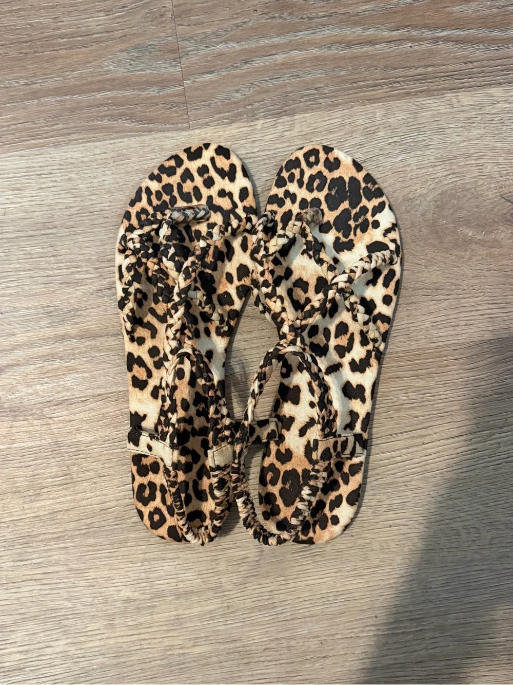 Women’s Leopard Print Strappy Flat Sandals - Picture 5 of 9